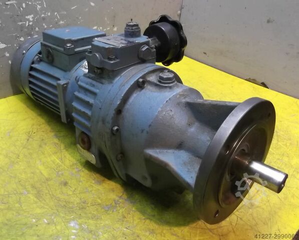 Regelbarer Getriebemotor 0,37 kW 20-100 U/min Motovario TKRR/5