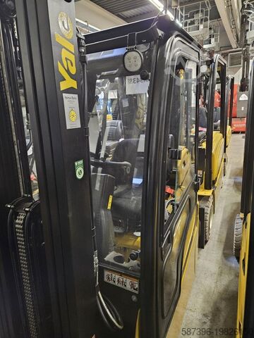 Electric 3-wheel forklift Yale ERP15VT SWB