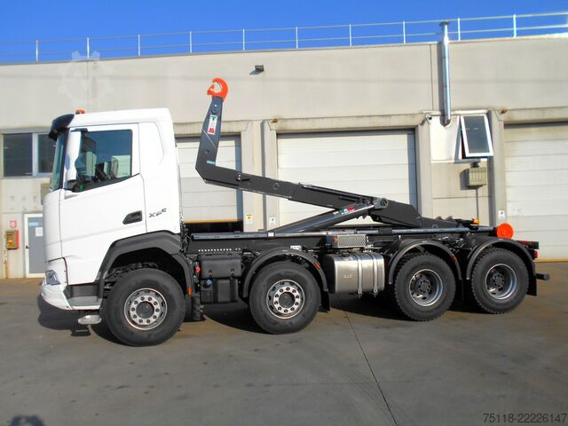 Roll-off tipper truck DAF XF 530 8x4 - SCARRABILE TAM T40