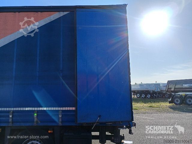 Auflieger mit Pritsche & Plane Schmitz Cargobull Curtainsider Standard Staplerhalterung Getränke
