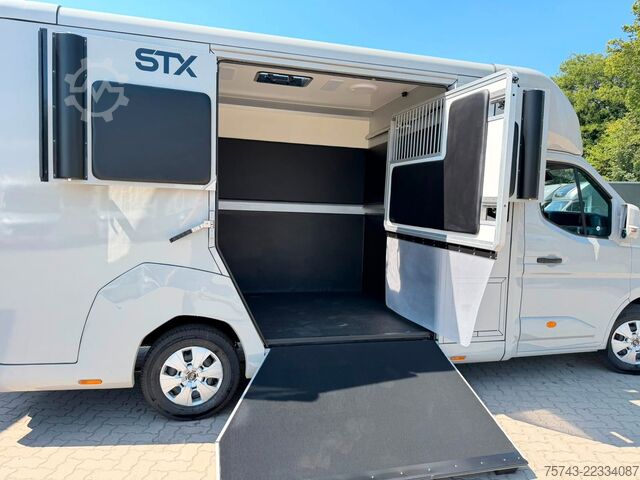 Livestock transporter RENAULT Master STX 5 Sitzer Haras ex. Lang Automatik