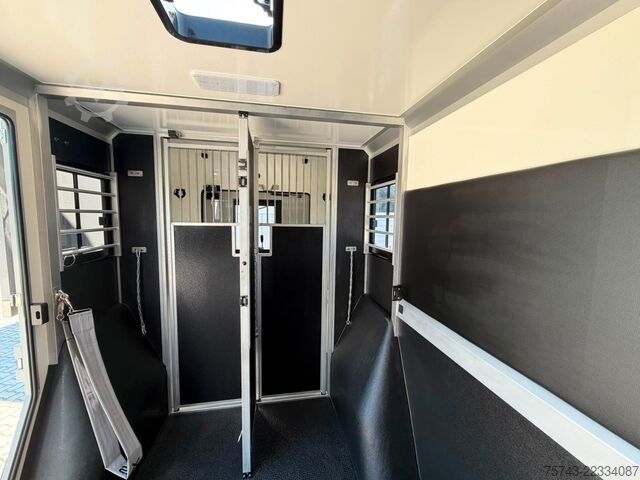 Livestock transporter RENAULT Master STX 5 Sitzer Haras ex. Lang Automatik