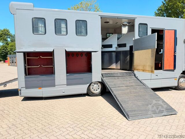 Cattle truck MERCEDES-BENZ ATEGO 1218  5  Pferde  Wohnung Dusche
