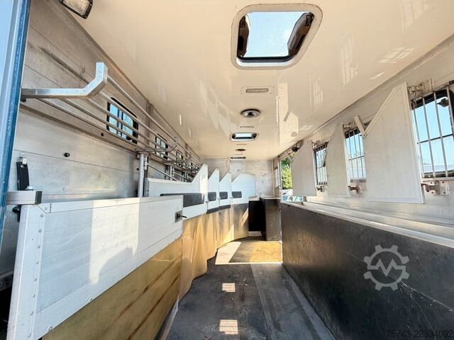 Cattle truck MERCEDES-BENZ ATEGO 1218  5  Pferde  Wohnung Dusche