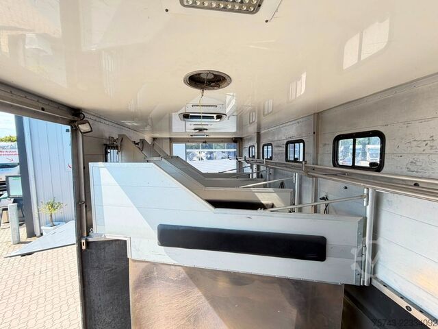 Cattle truck MERCEDES-BENZ ATEGO 1218  5  Pferde  Wohnung Dusche