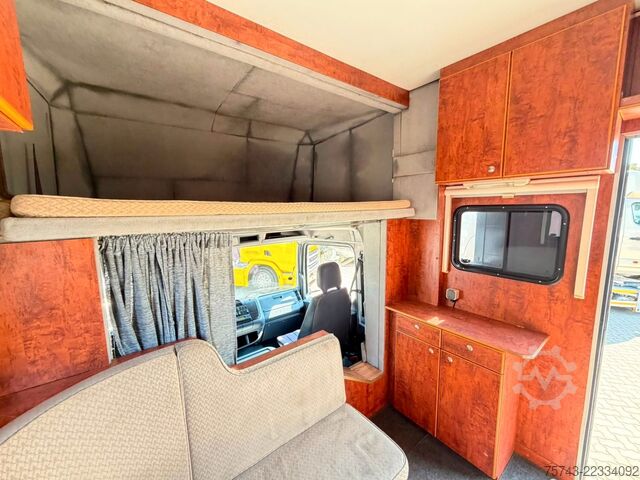 Cattle truck MERCEDES-BENZ ATEGO 1218  5  Pferde  Wohnung Dusche