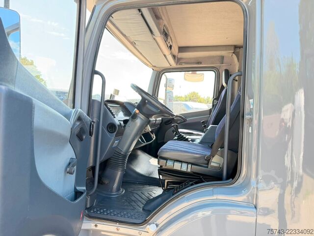 Cattle truck MERCEDES-BENZ ATEGO 1218  5  Pferde  Wohnung Dusche