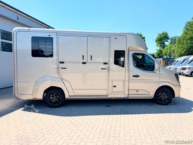 Livestock transporter RENAULT Master STX 5 Sitzer Haras ex. Lang Automatik