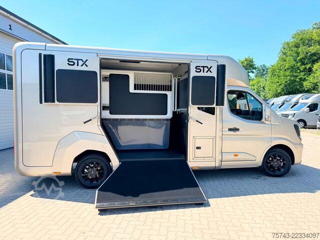 Livestock transporter RENAULT Master STX 5 Sitzer Haras ex. Lang Automatik