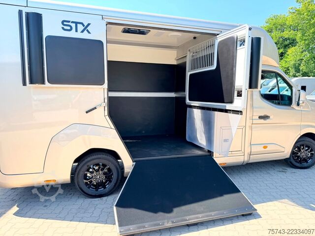 Livestock transporter RENAULT Master STX 5 Sitzer Haras ex. Lang Automatik