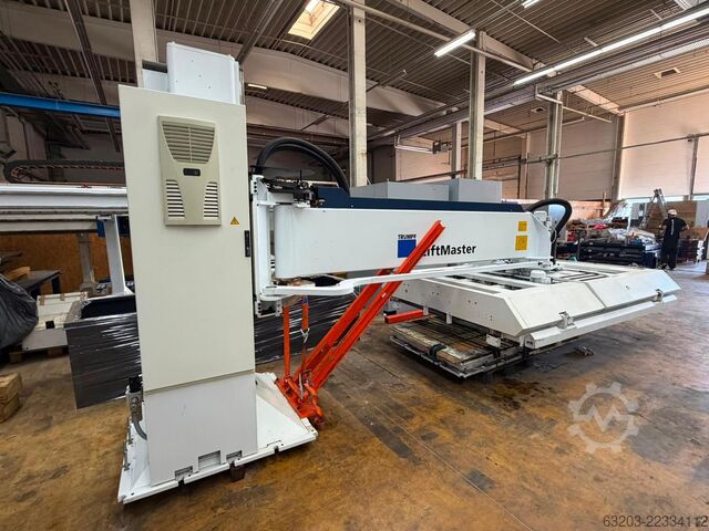 Laser cutting machine TRUMPF LIFTMASTER 1530