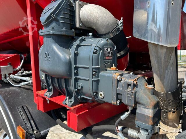 Vacuum tank truck SCANIA P 400 / BLATT BLATT / 16.000 Liter