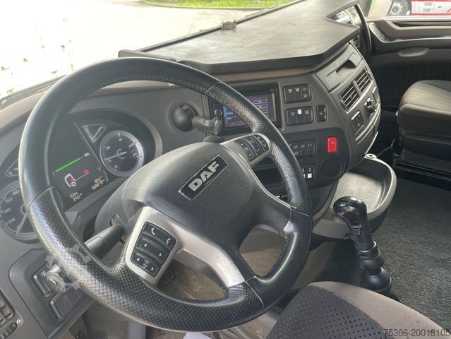 Holztransporter LKW DAF FAT XF 530 SSC, Holztransport, Greifer mit Säge