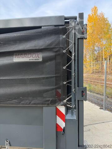 "U-box" roll-off container made of Hardox, with folding mesh system Container-Vertrieb-Chemnitz GmbH Abrollcontainer „u-box“ mit Klappnetz