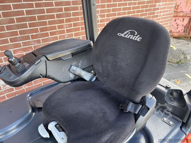 Electric 3-wheel forklift Linde E18L-02