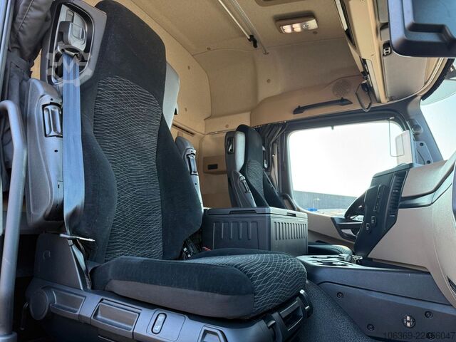 Box truck MERCEDES-BENZ Actros 1832 4x2 Sideopening 8,0 m Alubox
