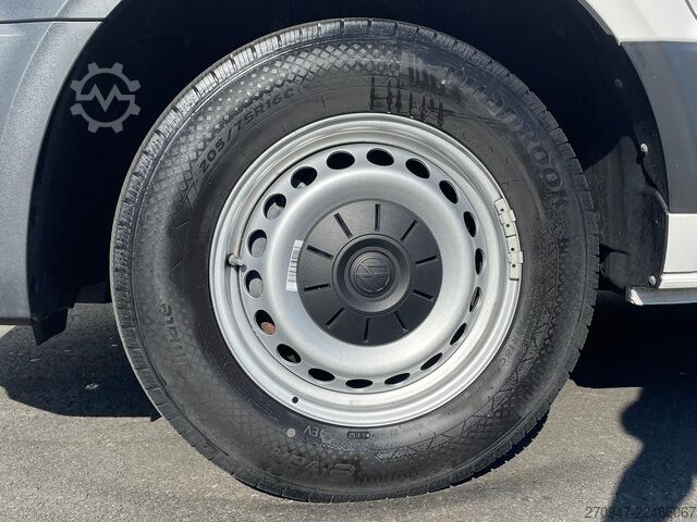 High top van VW Crafter Kasten 35 L4H3 NAV RFK äden