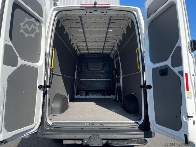 High top van VW Crafter Kasten 35 L4H3 NAV RFK äden