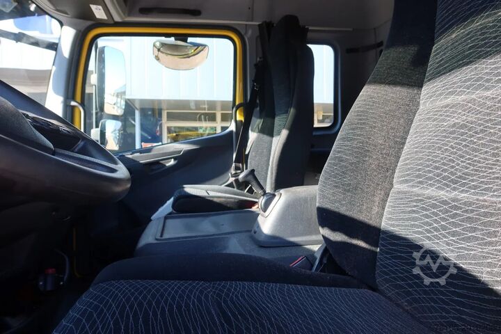 Car transporter Mercedes-Benz Atego 1221 L Takelwagen 6 Persoons
