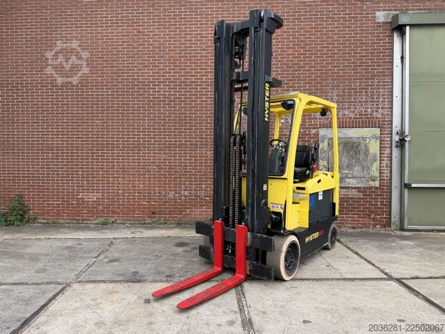 Electric 4-wheel forklift Hyster E4.0XN