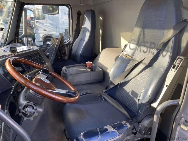 Crane Volvo FM 370 + Euro 5 + Palfinger Z-Q170 Crane + 30to...