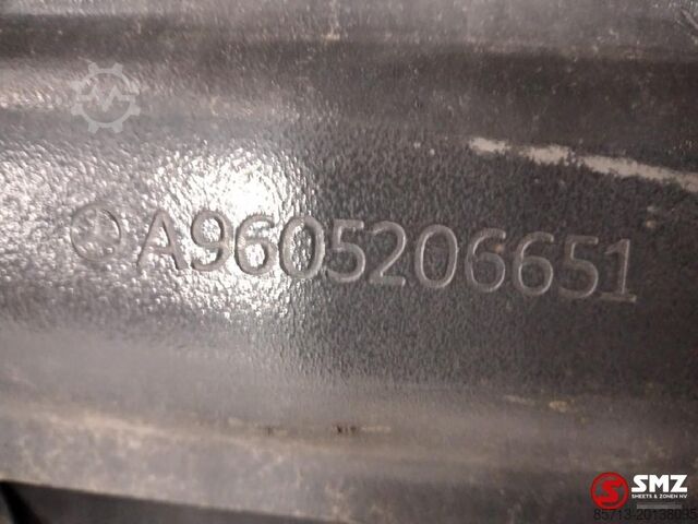 Mudguard Mercedes Occ Spatbord met steun links Actros MP4