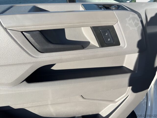 Pick-up van VW Crafter 35 DOKA Pr. mittellang  3,0 T AHK