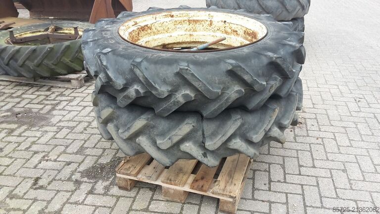 Wheel with tyre Pirelli 