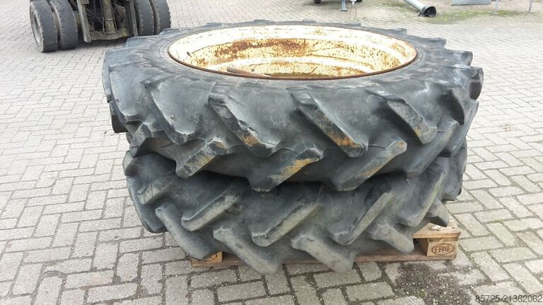 Wheel with tyre Pirelli 