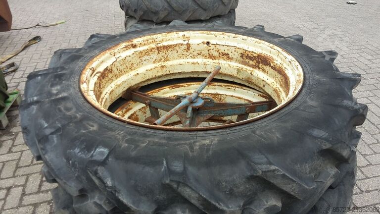 Wheel with tyre Pirelli 