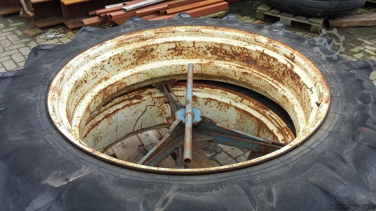 Wheel with tyre Pirelli 