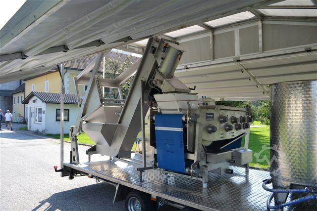 Mobile Fruchtsaftherstellungsanlage Kreuzmayr Maschinenbau