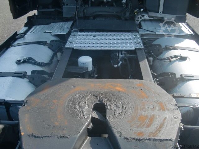 Standard tractor unit Volvo FH 500