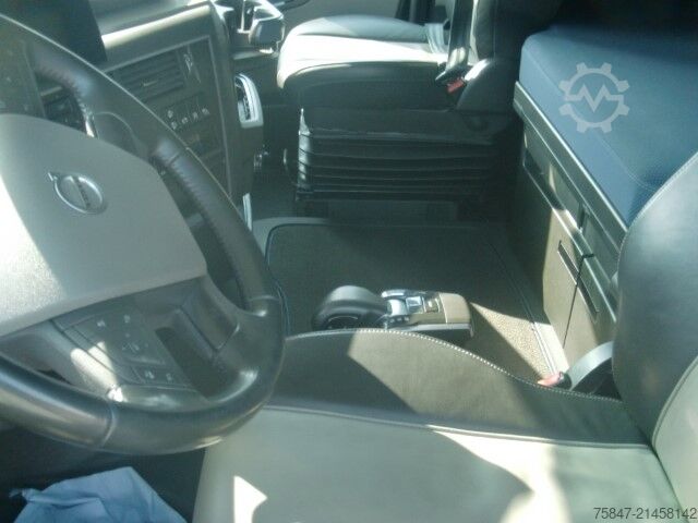 Standard tractor unit Volvo FH 500