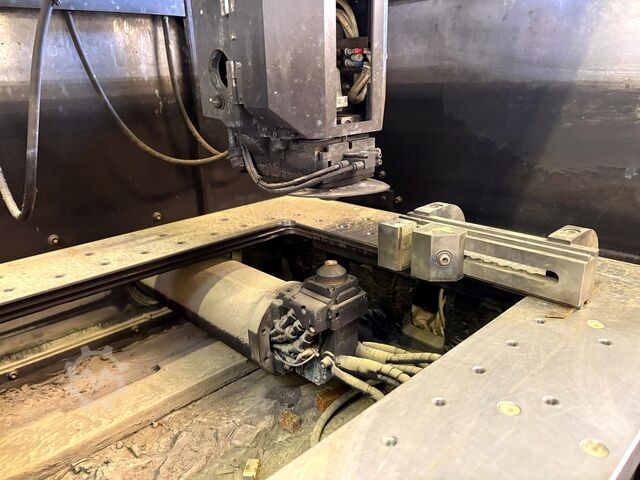 Wire eroding machine MITSUBISHI FA 20 S ADVANCE