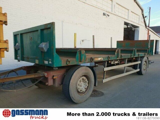 Anhänger mit Pritsche & Plane  Anhänger Pritsche Plateau, Rungen, 3x vorh.