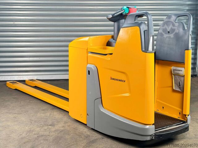 No pallet truck driver Jungheinrich ERE 225 - 2.400mm Gabeln- Service Neu-Batterie 80%