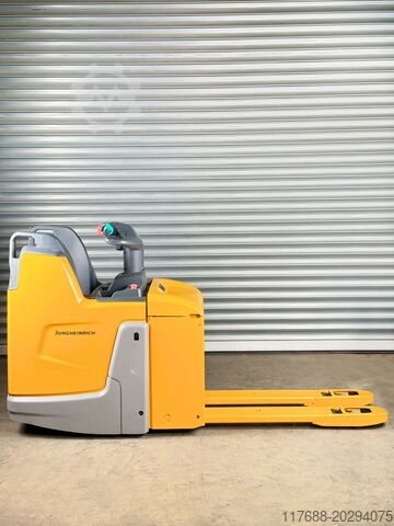 No pallet truck driver Jungheinrich ERE 225 - Service Neu - nur 440 Std. Batterie 90%