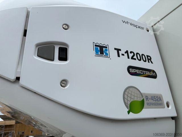 Refrigerated truck VOLVO FE320 6x2*4 TK T1200-R Spectrum 9,80 m. koffer