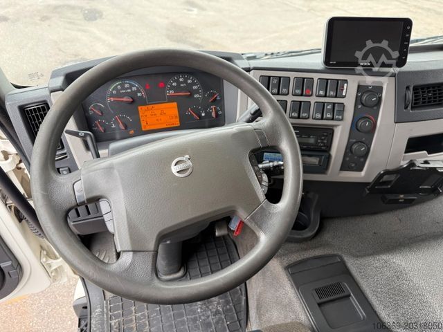 Refrigerated truck VOLVO FE320 6x2*4 TK T1200-R Spectrum 9,80 m. koffer
