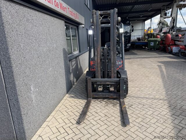 Linde H30D-01 Triplex 530 / Seitenschieber / 4. Steuerkreis / Baujahr 2010 / 12.900 Betriebsstunden  LINDE H30D-01 triplo530 / sideshift / 4e functie / 2010 / 12.900uur / DIESEL