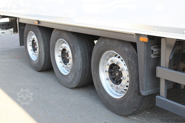 Semitrailer SCHMITZ Thermo King SLXi 300 Doppelstock 2,65h   Strom