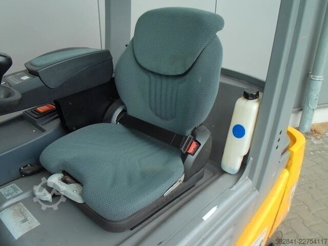 Electric 4-wheel forklift JUNGHEINRICH EFG 320