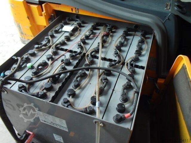 Electric 4-wheel forklift JUNGHEINRICH EFG 320
