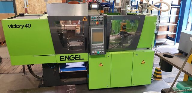 Spritzgießmaschine ENGEL VC 200/40 Tech + Wittmann + Kühlgerät
