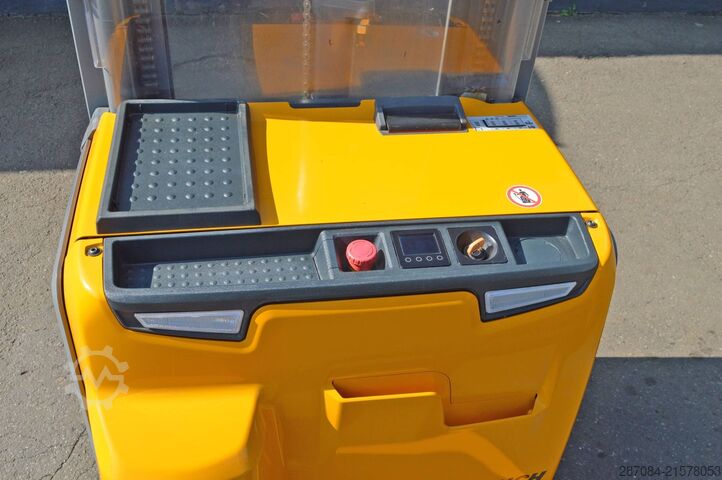 Hochhubwagen Jungheinrich EJC 214