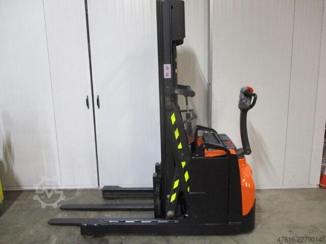 High lifting pallet truck TOYOTA SWE120XR