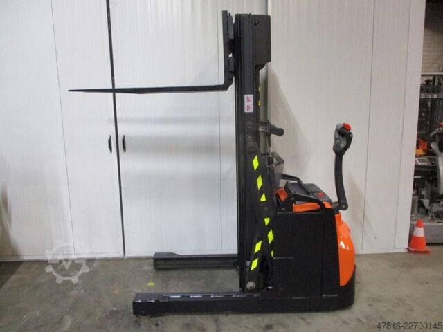 High lifting pallet truck TOYOTA SWE120XR