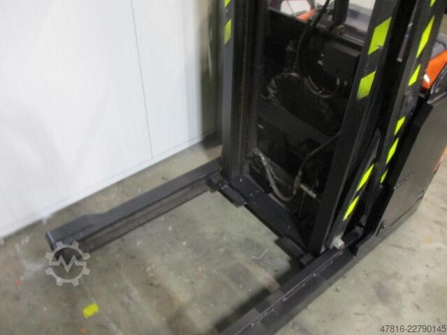 High lifting pallet truck TOYOTA SWE120XR
