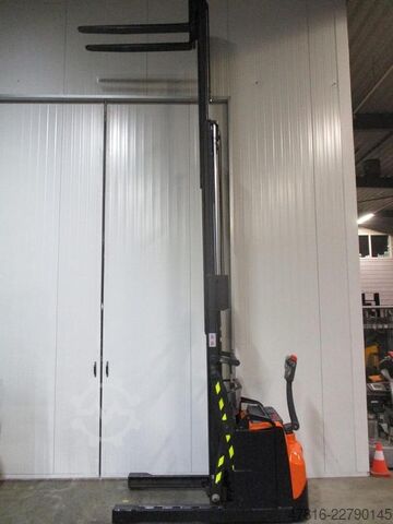 High lifting pallet truck TOYOTA SWE120XR